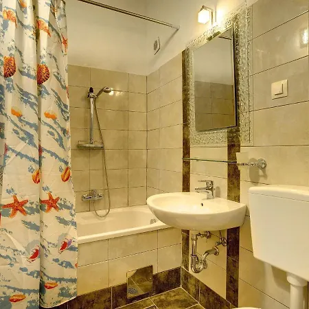 In With Private Pool Semesterbostad Batlug