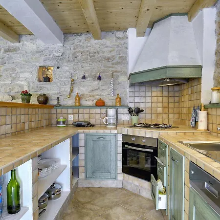 With Private Pool In Istria Batlug