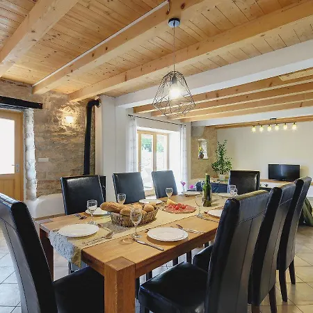 In With Private Pool Holiday home