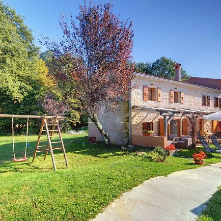 With Private Pool In Istria Batlug