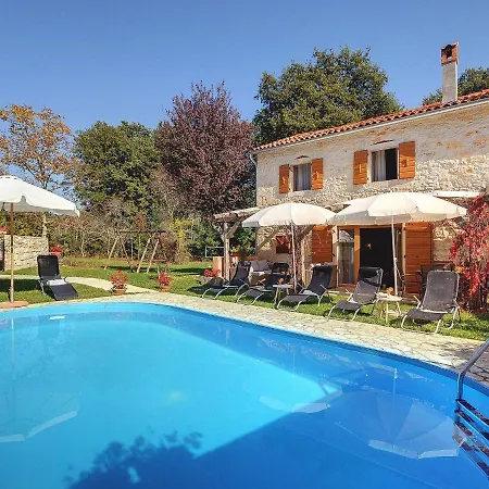 With Private Pool In Istria Hébergement de vacances Batlug