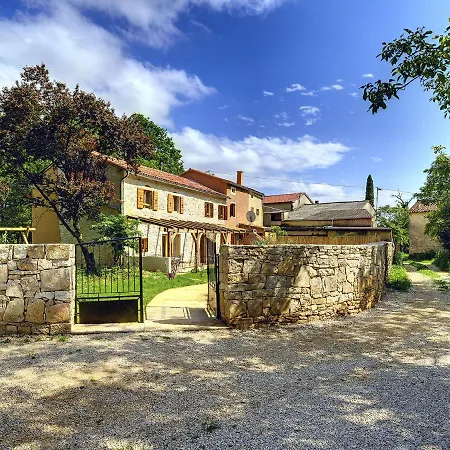 Hébergement de vacances With Private Pool In Istria Batlug