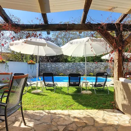 Hébergement de vacances With Private Pool In Istria Batlug