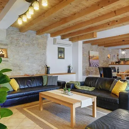 In With Private Pool Holiday home *