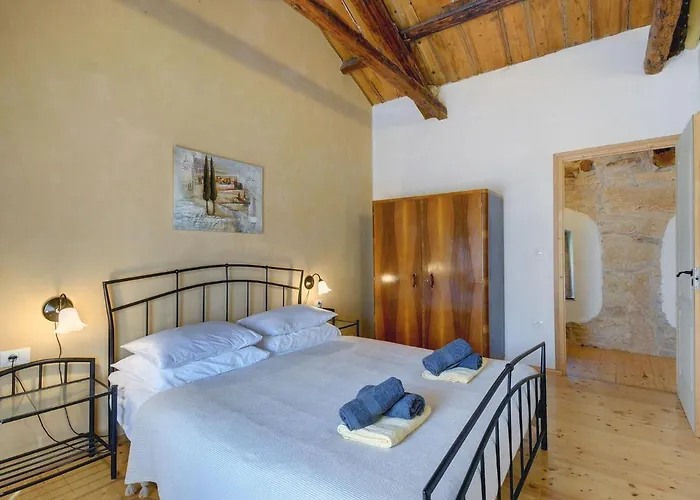 Semesterbostad In With Private Pool Batlug