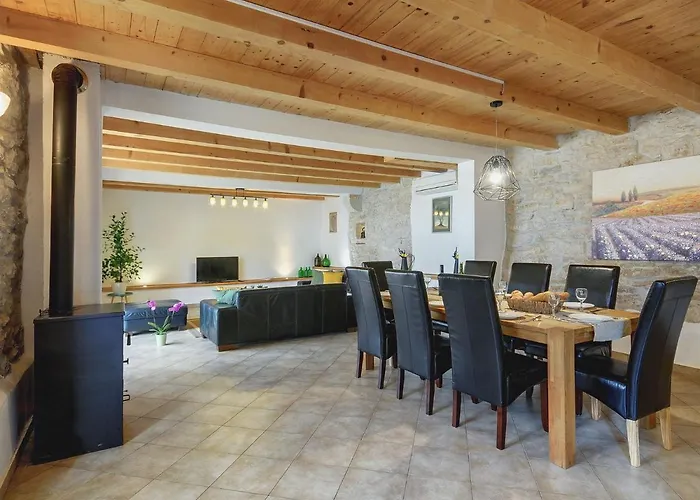 In With Private Pool Semesterbostad *