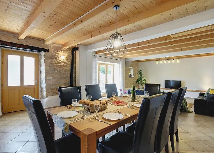 In With Private Pool Semesterbostad