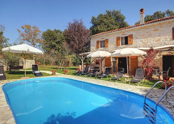 In With Private Pool Semesterbostad Batlug