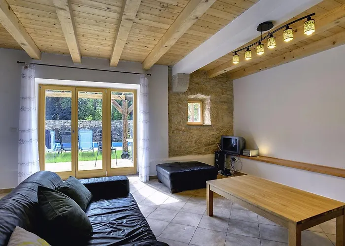 Semesterbostad In With Private Pool Batlug