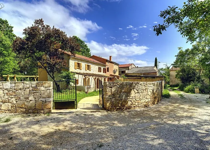 Semesterbostad In With Private Pool Batlug