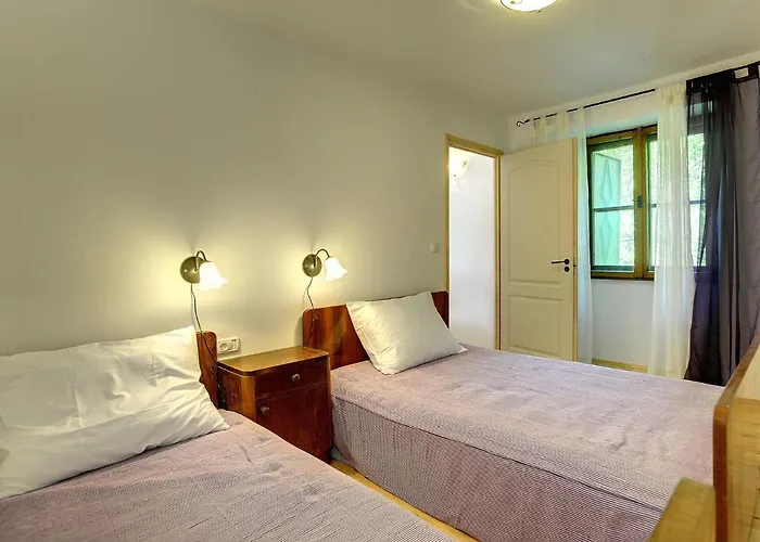 In With Private Pool Batlug