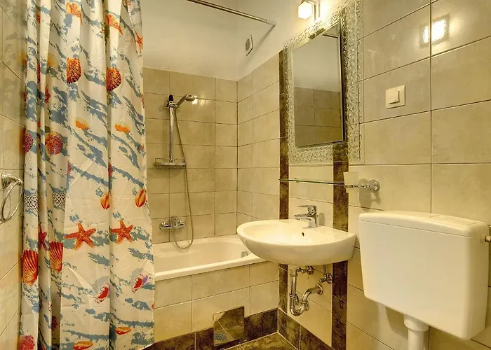 In With Private Pool Semesterbostad Batlug